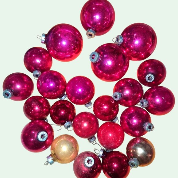 Vintage Glass Christmas Ornaments 22 Red Gold Shiny Baubles For Tree Decoration - Picture 1 of 7